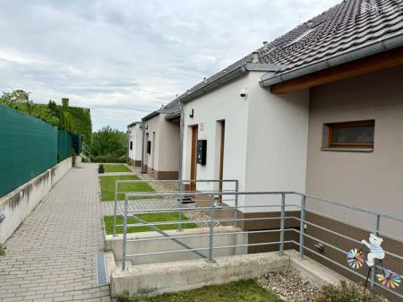 Pronájem útulného bytu v OV 3+kk s terasou, garážovým parkovacím stáním a klimatizací, ul. Chmelnice, Brno - Líšeň, CP 70 m - Фото 5