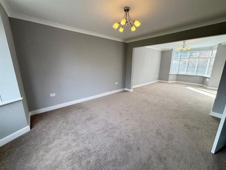 3 bedroom detached house to rent - Photo 2