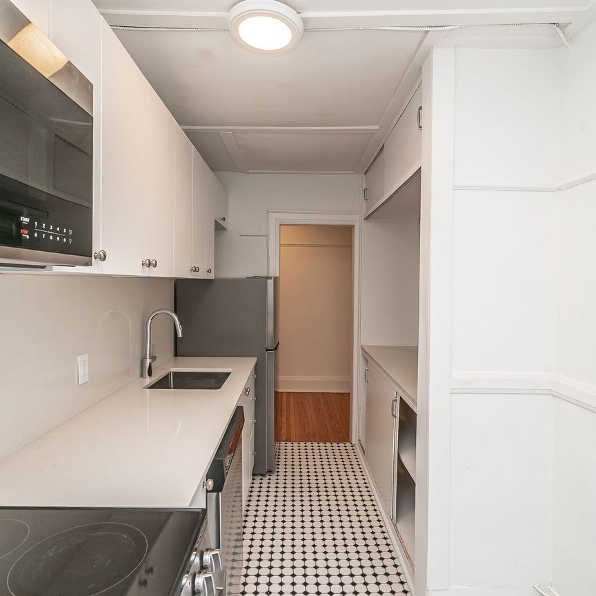 100 Vaughan Road - Photo 1