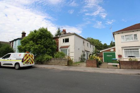 4 bedroom detached house to rent - Photo 3