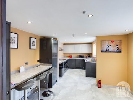 1 bedroom in a house share to rent - Photo 2