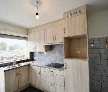 Ruim appartement met twee slaapkamers in Sint-Niklaas - Photo 2