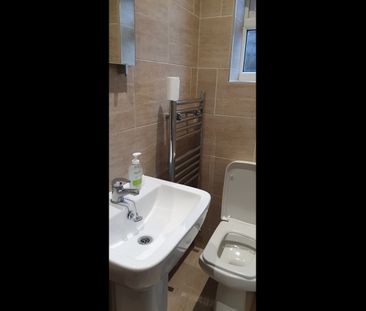 Room in a Shared House, Farley Road, CR2 - Photo 3