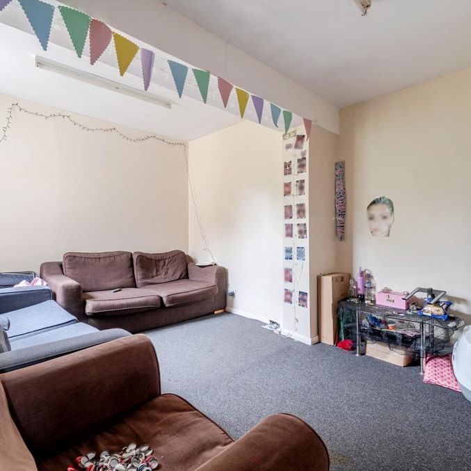 5 bedroom end of terrace house to rent - Photo 1