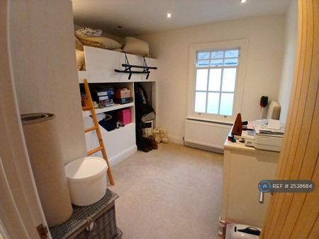 3 bedroom semi-detached house to rent - Photo 4