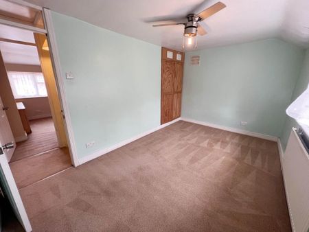 2 bedroom semi-detached house to rent - Photo 4