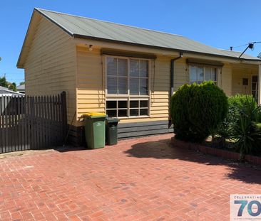 QUAINT FAMILY HOME - Photo 5