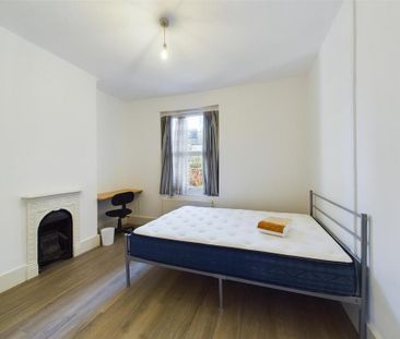 3 bedroom flat to rent - Photo 5