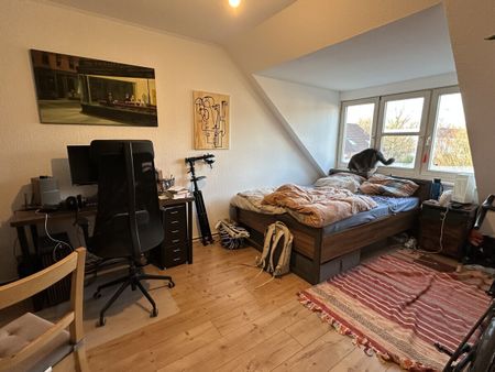 Schwachhausen: besonders geschnittene 4 Zi. DG-Wohnung mit Loggia, EBK, Kellerraum und TG-Stellplatz - Foto 5
