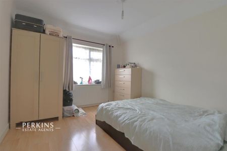 3 bedroom flat to rent - Photo 2