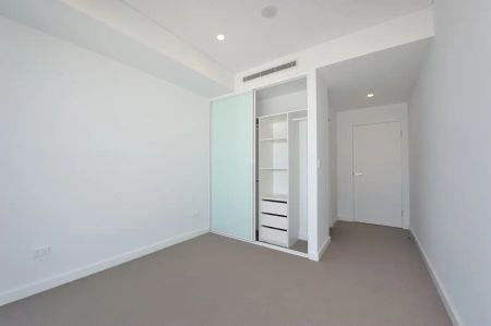 “Brand-New Top-Floor Luxury Penthouse a Rare 2 Bed | 2 Bath | 2 Car space. 12-MONTH FREE electricity, gas & internet” - Photo 2
