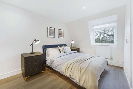 One bedroom apartment located in a prime Chelsea location close to all the local amenities of the Fulham Road. - Photo 2