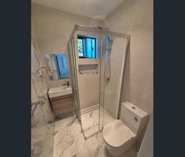 Brand new 4 Bedroom spacious house - Merrylands - Photo 3