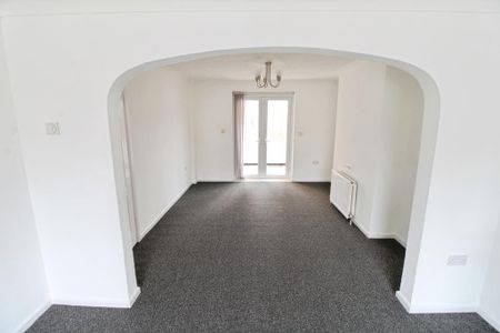 3 bedroom semi-detached house to rent - Photo 2