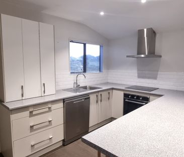 Family home in Beach Haven - Photo 2