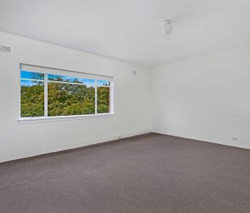 Freshly Renovated One Bedroom Apartment - Photo 2