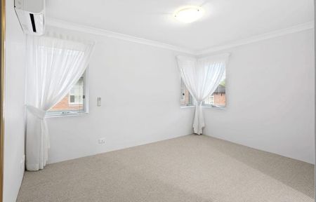 Three Bedroom Apartment with Spacious Balcony - Photo 2