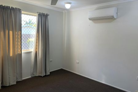 LOWSET FAMILY FRIENDLY HOME IN CLINTON - Photo 2