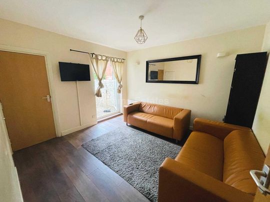 6 bedroom terraced house to rent - Photo 1