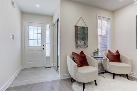 For Lease - 2221 Amberglen Court, Oakville, Ontario - Photo 3