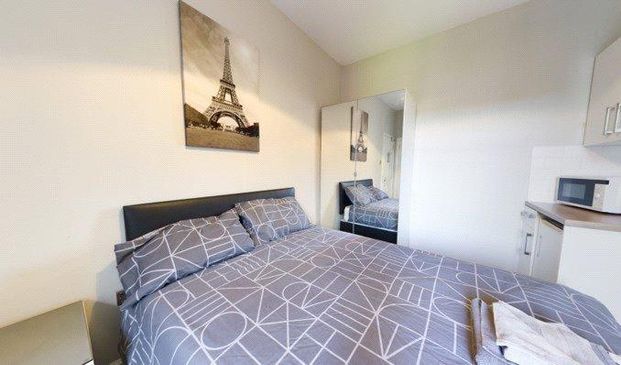 1 bedroom in a house share to rent - Photo 1