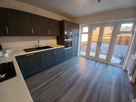 3 bedroom House To Let - Photo 3