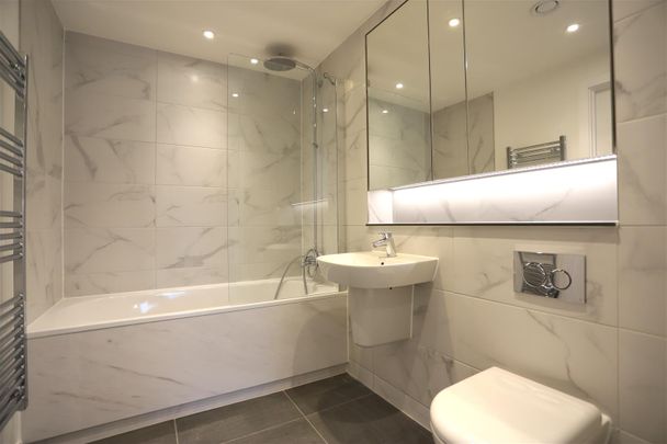 The Railings, Middlewood Locks - Photo 1