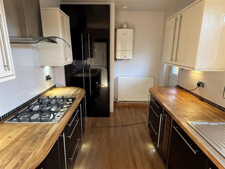 2 bedroom end of terrace house to rent - Photo 4