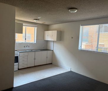 Affordable 1-Bed Apartment with Parking — Close to Everything! - Photo 1