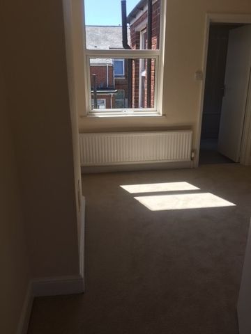 2 Bed Terraced House, Bath Street, SO14 - Photo 2