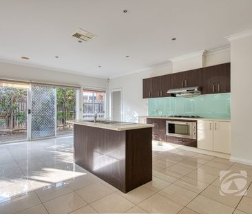 IDEAL FAMILY HOME - Photo 4