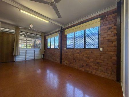 30 Lister Crescent, Wulguru QLD 4811 - House For Rent | Domain - Photo 5