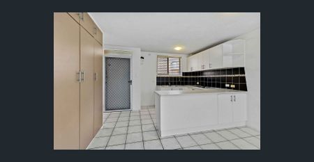 One Bedroom Unit - Just 80m to the Beach! - Photo 4