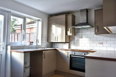 2 bedroom terraced house to rent - Photo 4