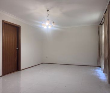 5 BEDROOM FAMILY HOME - Photo 2