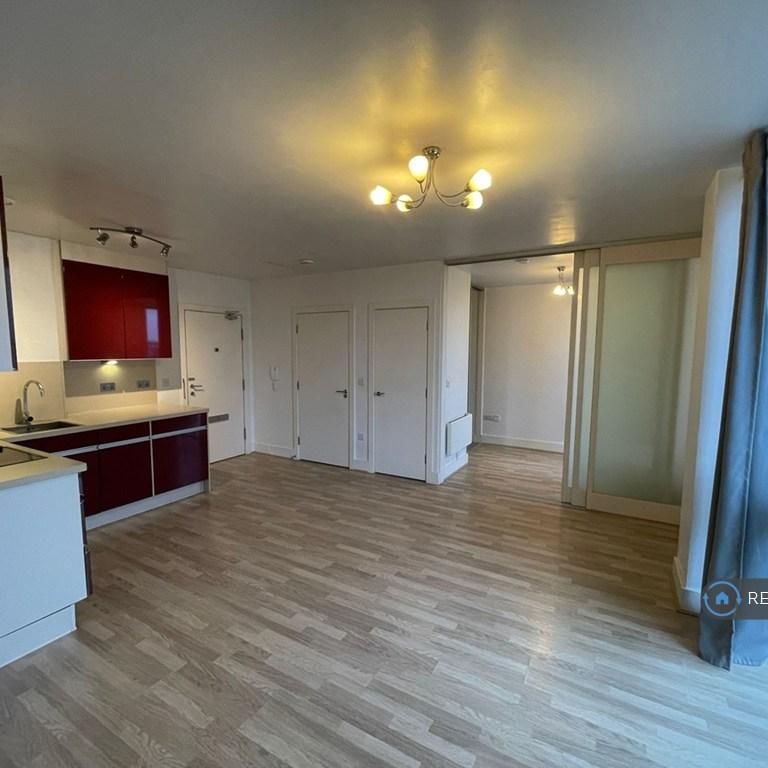 1 bedroom flat to rent - Photo 1