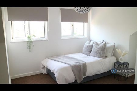 4 bedroom terraced house to rent - Photo 3