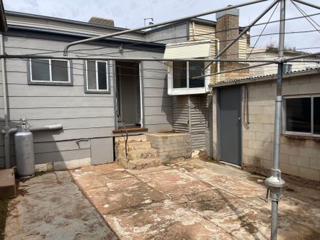 2 Bedrooms - Central Location - Photo 4