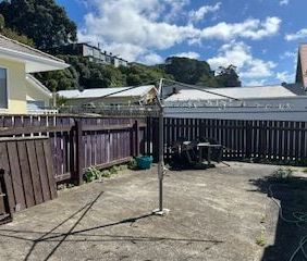 Charming 4BR Island Bay Retreat - Photo 2