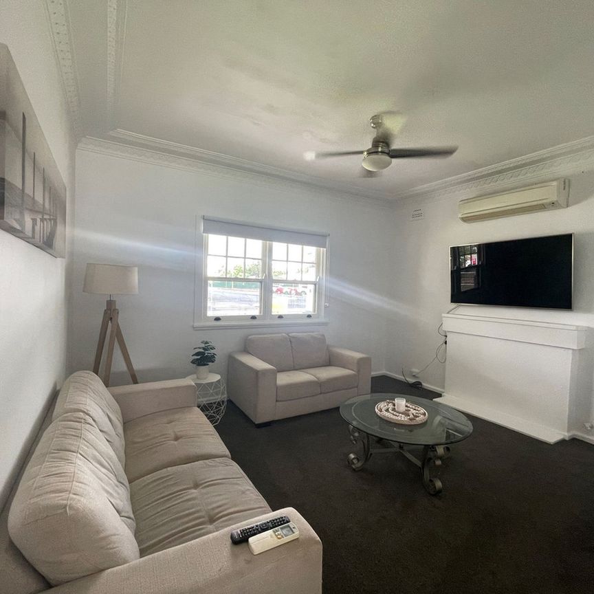 Stylish 2-Bedroom House in Central Dubbo - Photo 1