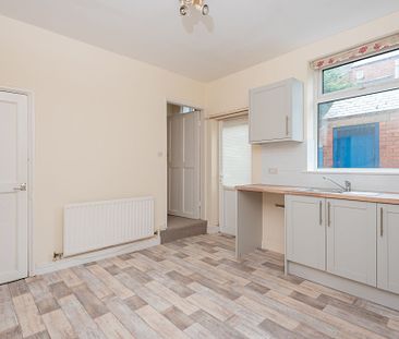 3 bedroom Terraced House to rent - Photo 3