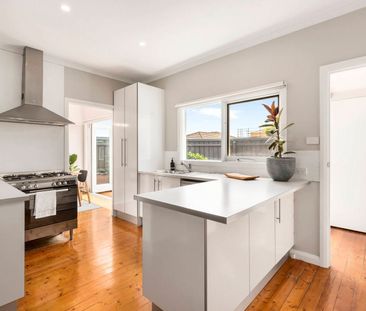 1/9 Kennedy St, Bentleigh East VIC 3165 - House For Rent | Domain - Photo 1