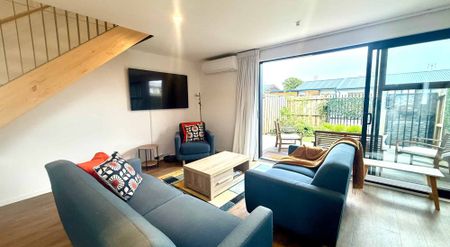 FULLY FURNISHED IMMACULATE MODERN TOWNHOUSE IN QUIET CULDESAC - Photo 2