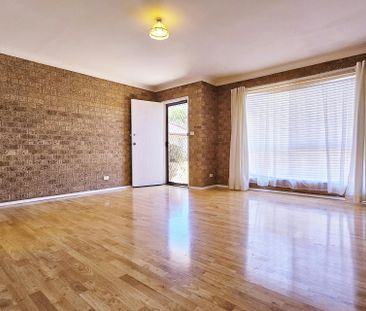 Comfortable Two-Bedroom Unit With A Courtyard - Photo 2