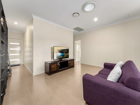 54 Menara Circuit, North Lakes QLD 4509 - House For Rent - $700 | Domain - Photo 3