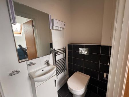 1 bedroom in a house share to rent - Photo 5