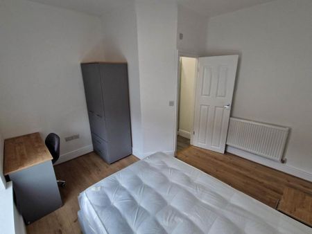 4 bedroom terraced house to rent - Photo 2