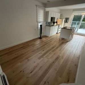 Superbe 3 ½ Rénové Avec Immense Terrasse - Photo 2