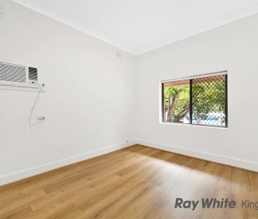 Spacious four bedroom house in perfect position - Photo 3
