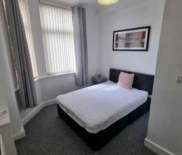 3 bedroom terraced house to rent - Photo 2